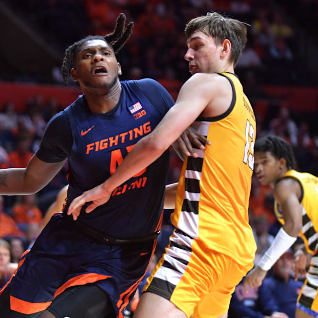 Valpo forward Cooper Schwieger defends Illinois forward Dain Dainja
