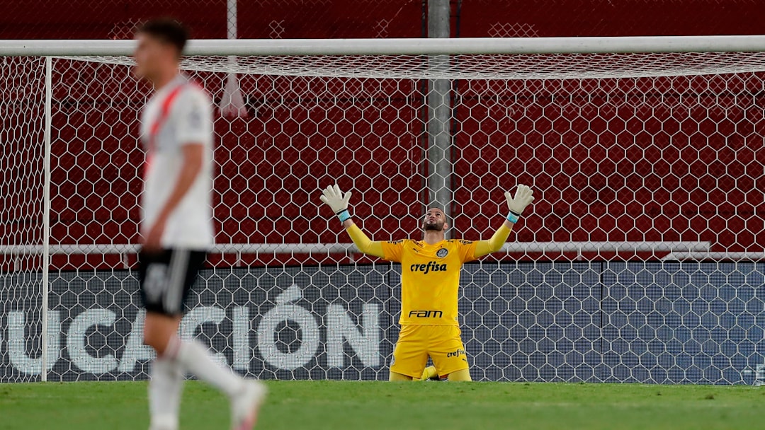 Weverton é um dos remanescentes do Palmeiras x River de 2021