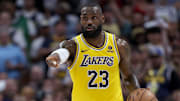 James tiene una opción de un año más con los Lakers