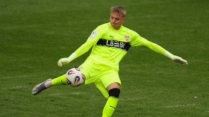 Florian Hellstern steht 26/27 im Fürth-Tor Florian Hellstern steht 26/27 im Fürth-Tor