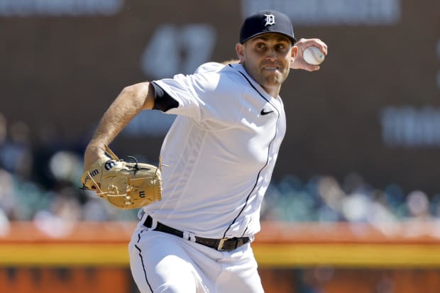 Matthew Boyd throws a pitch