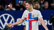 Robert Lewandowski muss nach der WM-Pause zunächst zuschauen