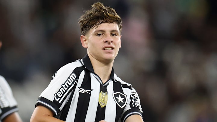 Álvaro Montoro está recuperado de lesão e fica à disposição para Botafogo x Sport