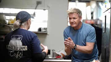 Kitchen Nightmares: Gordon Ramsay with the owner and crew in the “KingsBlu Jam Cafe” episode of Kitchen Nightmares airing Tuesday, Feb. 11 (8:00-9:00 PM ET/PT) on FOX. CR: FOX. ©2025 FOX Media LLC.