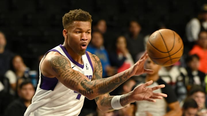 Dexter Dennis #9 of Stockton Kings passes the ball against...