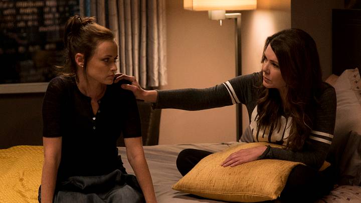 Alexis Bledel as Rory Gilmore and Lauren Graham as Lorelai Gilmore in GILMORE GIRLS: A YEAR IN THE LIFE – Netflix