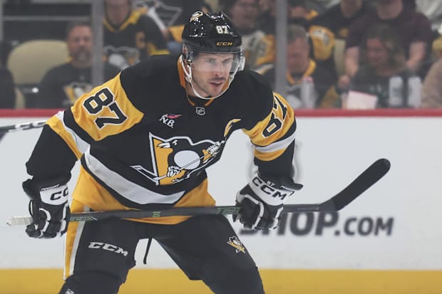 Hockey player in black unifor