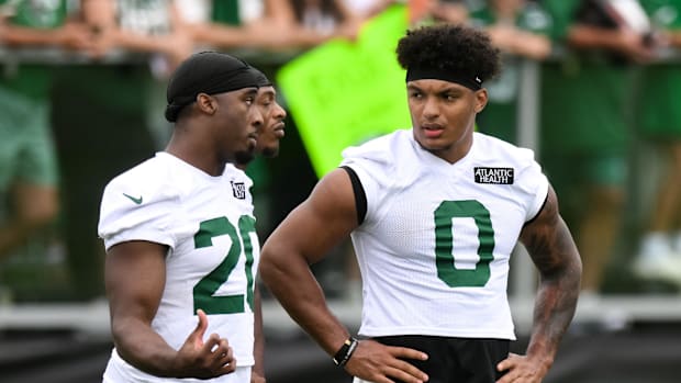 New York Jets running back Breece Hall (20) talks to running back Braelon Allen (0) during training camp