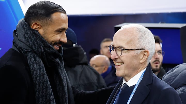 Frank McCourt a renforcé la position Medhi Benatia à l'OM. Frank McCourt a renforcé la position Medhi Benatia à l'OM.