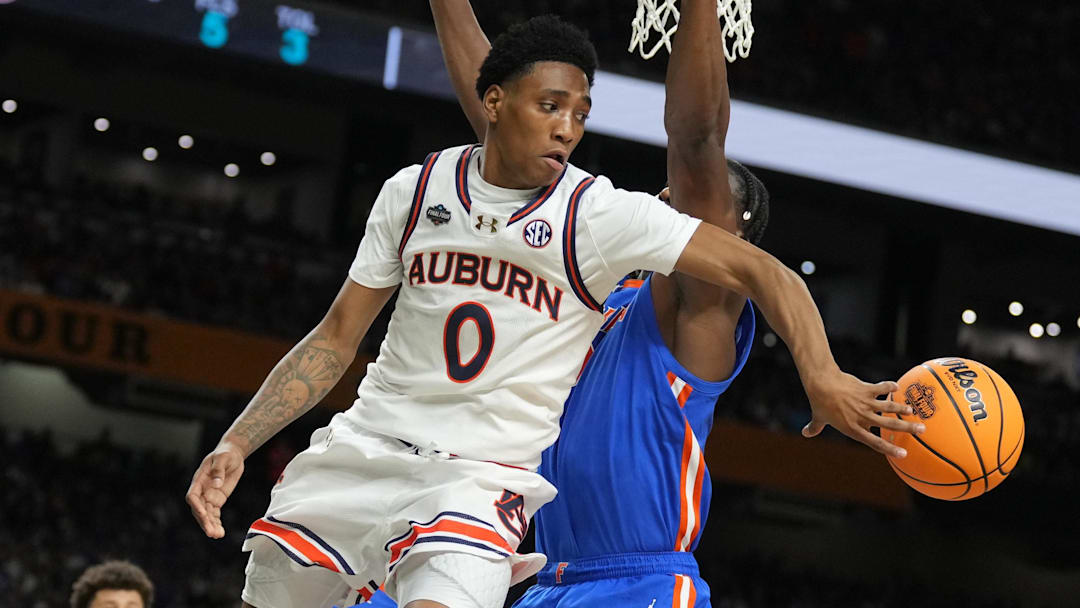 Auburn Tigers guard Tahaad Pettiford (0)