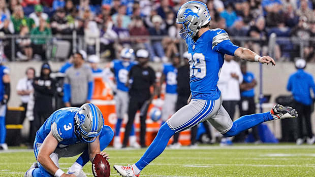 Razorbacks' former kicker shatters NFL record field goal in