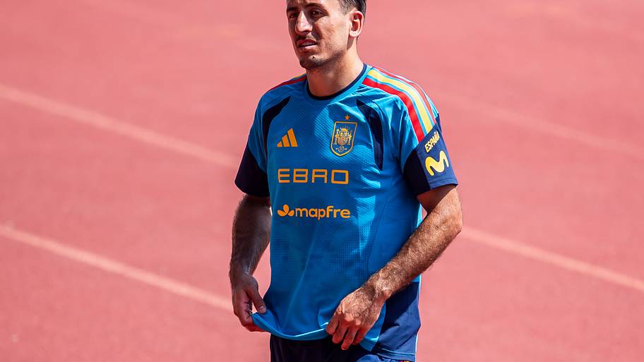 Mikel Oyarzabal Spain training