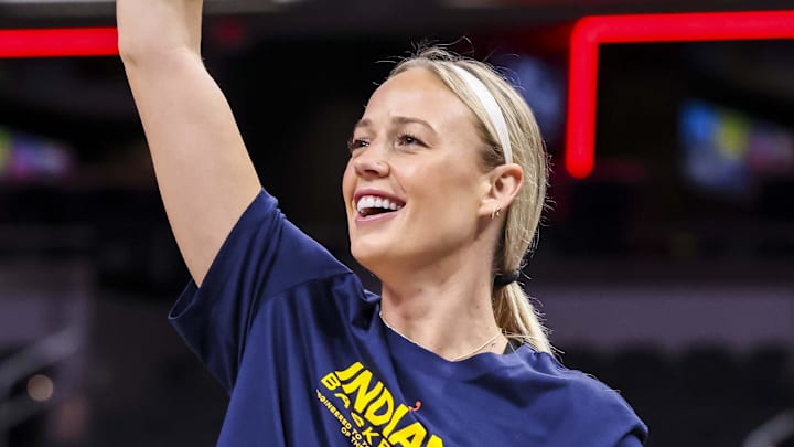 Jun 17, 2025; Indianapolis, Indiana, USA; Indiana Fever guard Sophie Cunningham (8) warms up before the game against the Connecticut Sun at Gainbridge Fieldhouse. Mandatory Credit: Grace Smith-USAToday Network via Imagn Images Jun 17, 2025; Indianapolis, Indiana, USA; Indiana Fever guard Sophie Cunningham (8) warms up before the game against the Connecticut Sun at Gainbridge Fieldhouse. Mandatory Credit: Grace Smith-USAToday Network via Imagn Images