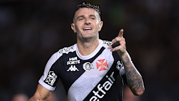 Vegetti faz início de temporada exuberante pelo Cruzmaltino