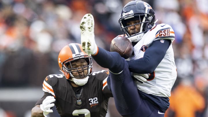 Jaylon Johnson breaks up a pass to Amari Cooper last year in a Bears loss at Cleveland.