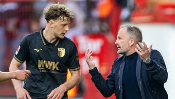 Yannik Keitel wird weiterhin mit FCA-Coach Manuel Baum zusammenarbeiten