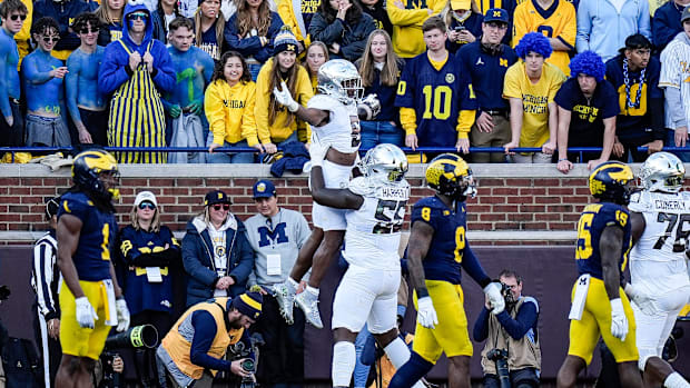 Oregon running back Noah Whittington (6) is lifted by offensive lineman Marcus Harper II (55) to celebrate a touchdown agains