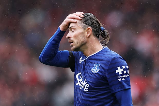 杰克·格拉利什双手抱头。