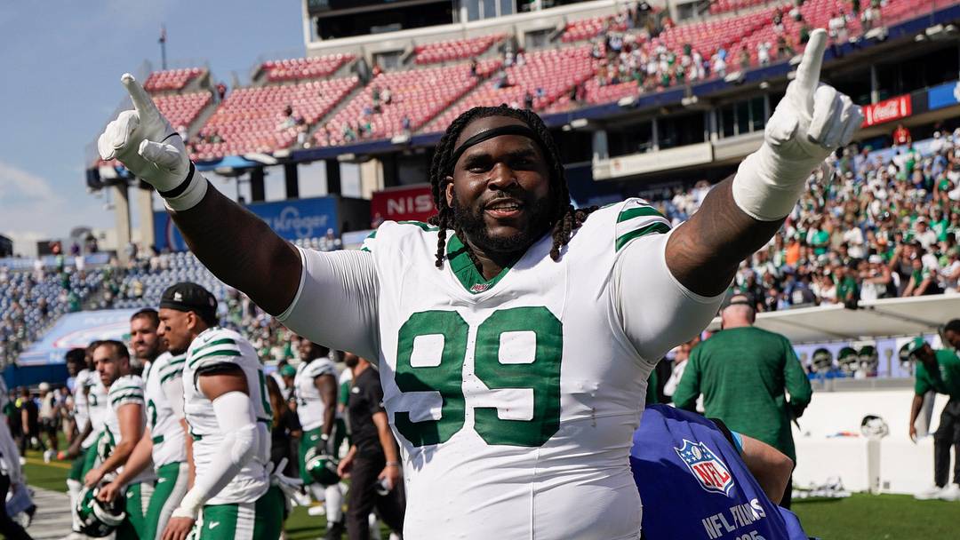 New York Jets defensive tackle T'vondre Sweat (99) celebrates after the game against the Tennessee Titans at Nissan Stadium in Nashville, Tenn., Sunday, Sept. 13, 2026.