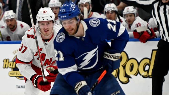 Find Lightning vs. Blackhawks predictions, betting odds, moneyline, spread, over/under and more for the April 1 NHL matchup. Find Lightning vs. Blackhawks predictions, betting odds, moneyline, spread, over/under and more for the April 1 NHL matchup.
