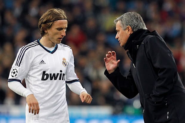 โฮเซ่ โมรินโญ่ (ขวา) และลูกา โมดริช