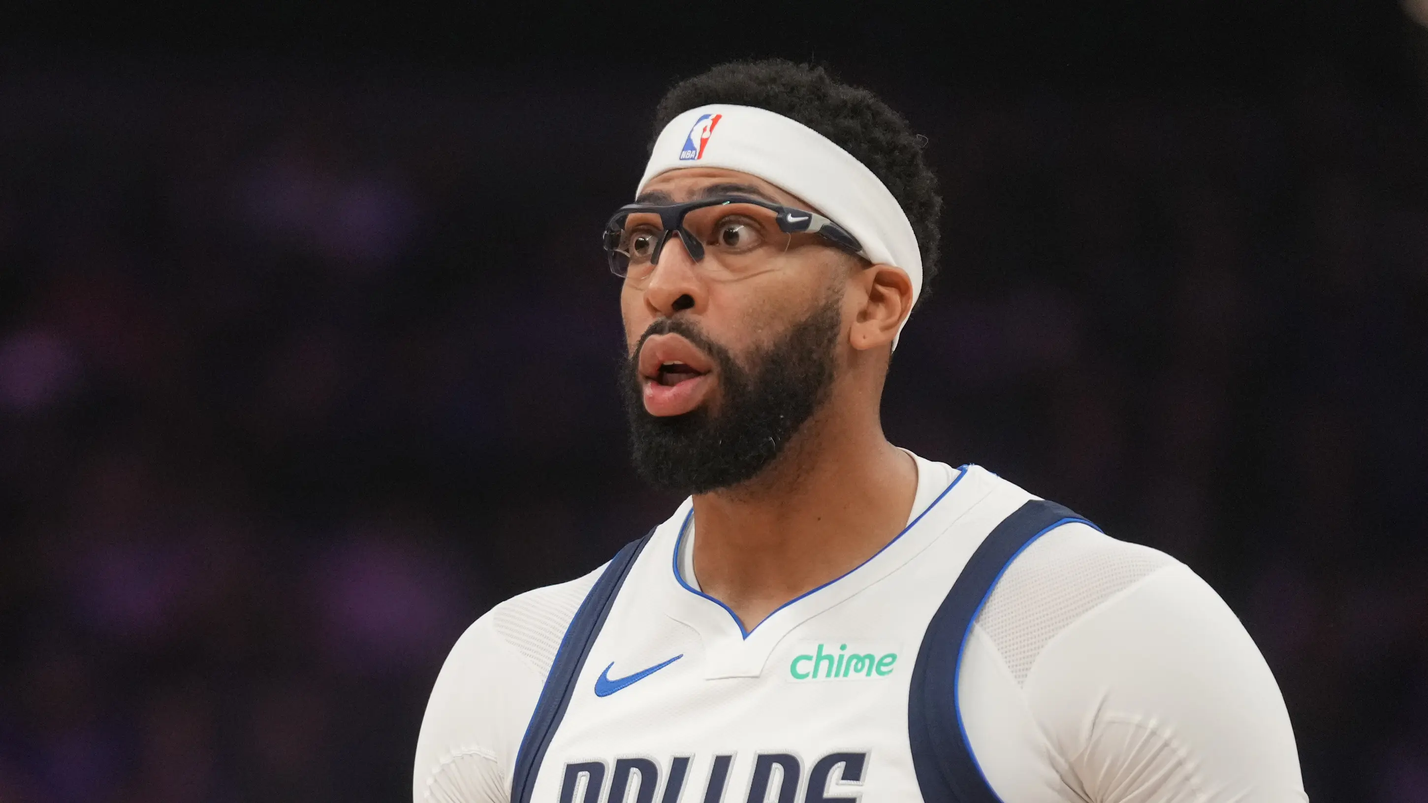 Anthony Davis should copy LeBron James' 76ers decision to help