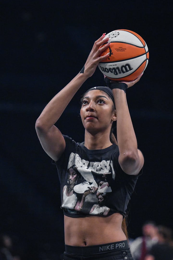 Chicago Sky forward Angel Reese warms up before a game against the New York Liberty at Barclays Center. 