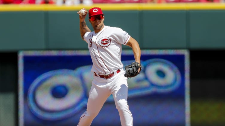 Cincinnati Reds third baseman Nick Senzel (15)