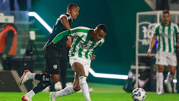 Glorioso lutou muito e buscou a virada no desafiador Alfredo Jaconi