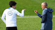 Luis Enrique et Vitinha à l'entrainement du PSG avant l'Atalanta