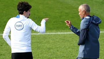 Luis Enrique et Vitinha à l'entrainement du PSG avant l'Atalanta