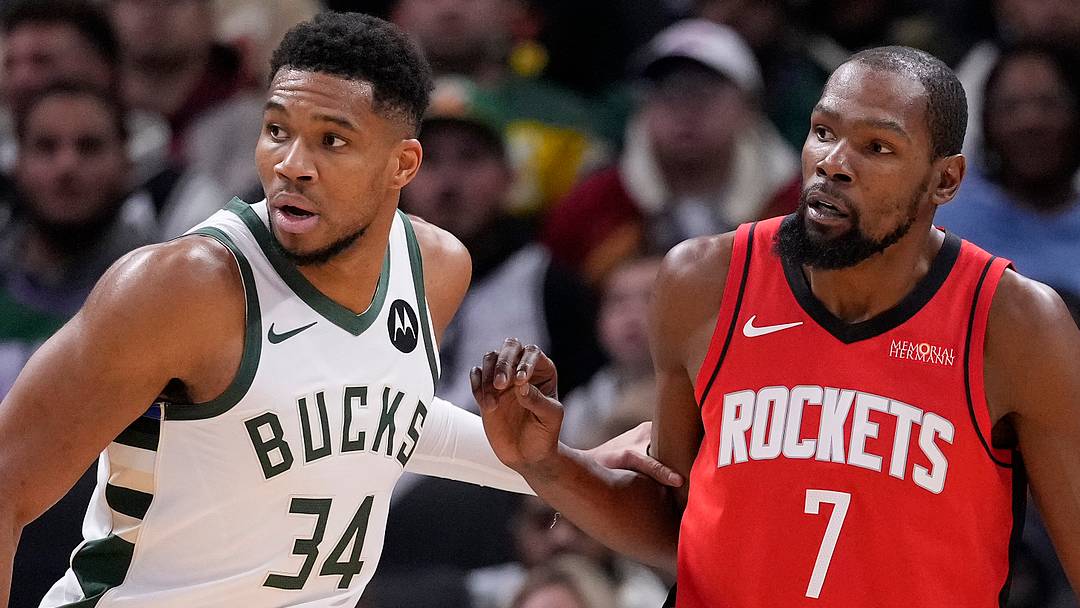 Houston Rockets v Milwaukee Bucks