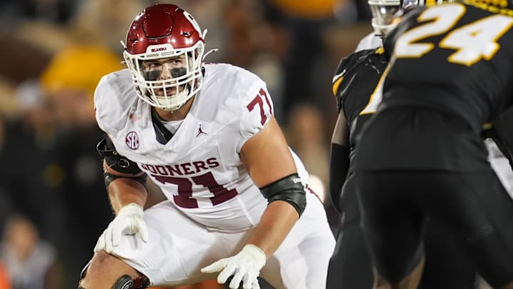 Oklahoma Sooners offensive lineman Logan Howland prepares before the snap against Missouri. Oklahoma Sooners offensive lineman Logan Howland prepares before the snap against Missouri.