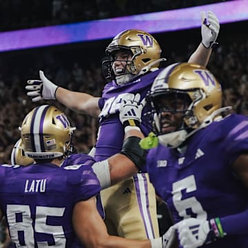 Decker DeGraaf celebrates his 33-yard touchdown catch on his first UW play.