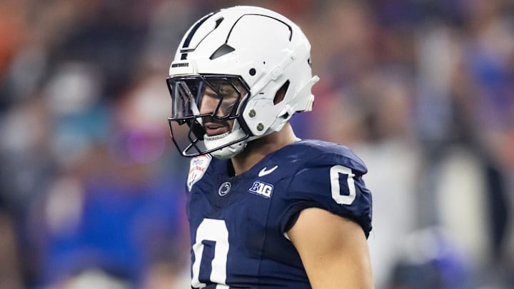 Penn State football linebacker Dominic DeLuca