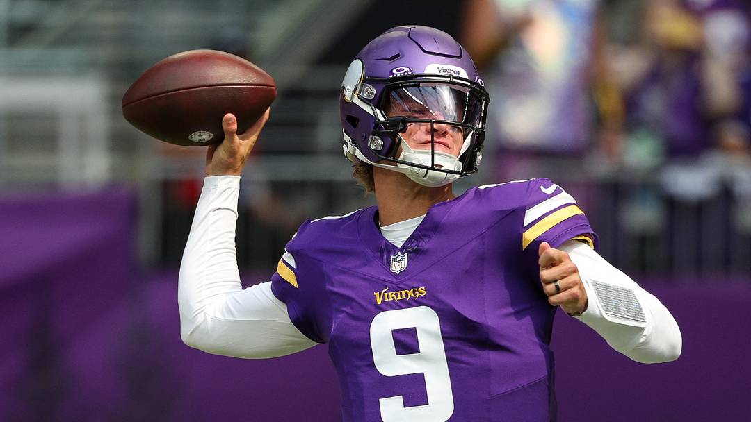 Minnesota Vikings quarterback J.J. McCarthy (9) throws the ball against the Baltimore Ravens during the first half at U.S. Bank Stadium. Mandatory Credit: Matt Krohn-Imagn Images