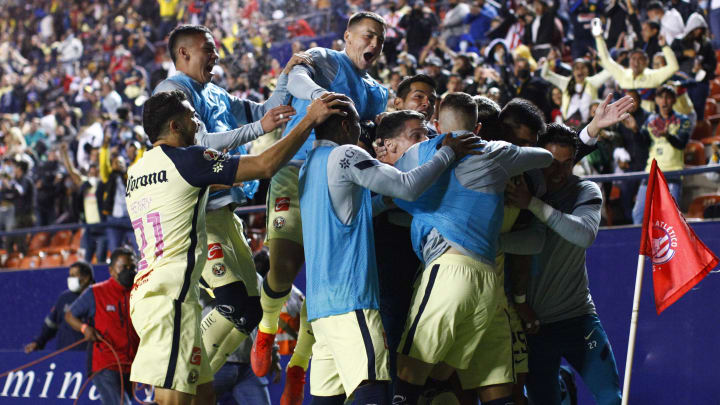 América celebró con gran euforia el tanto que les dio los tres puntos sobre Atlético San Luis.