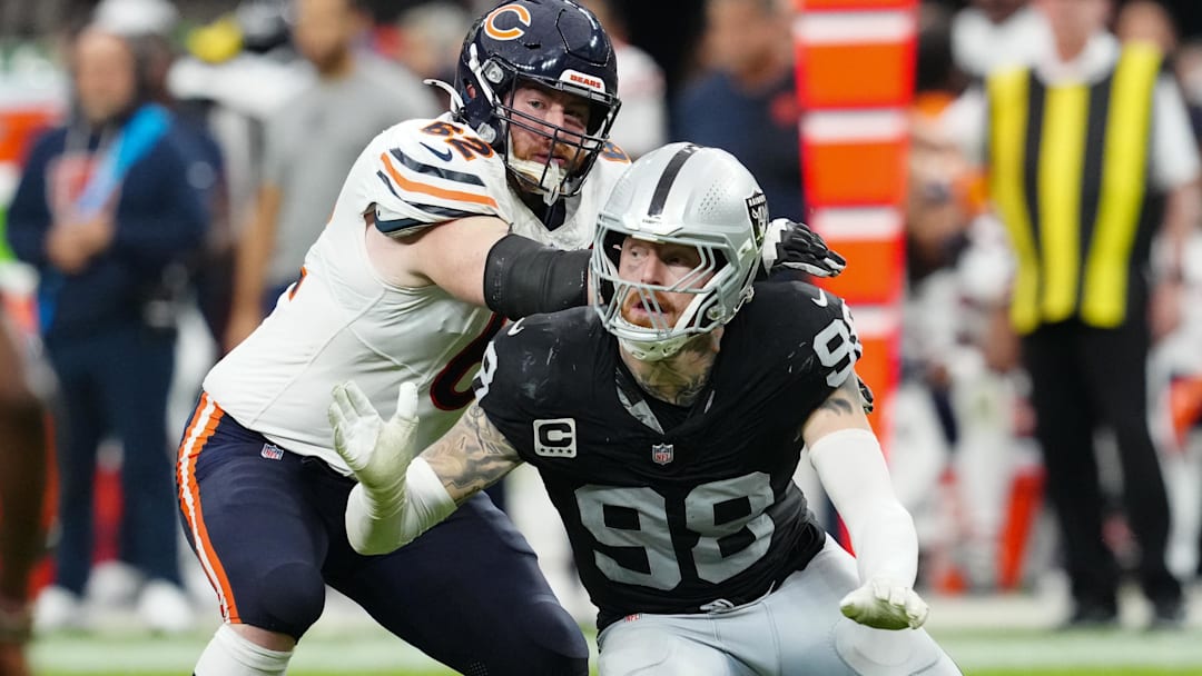 Sep 28, 2025; Paradise, Nevada, USA; Chicago Bears guard Joe Thuney (62) attempts to stop Las Vegas Raiders defensive end Maxx Crosby (98) during the second half at Allegiant Stadium.