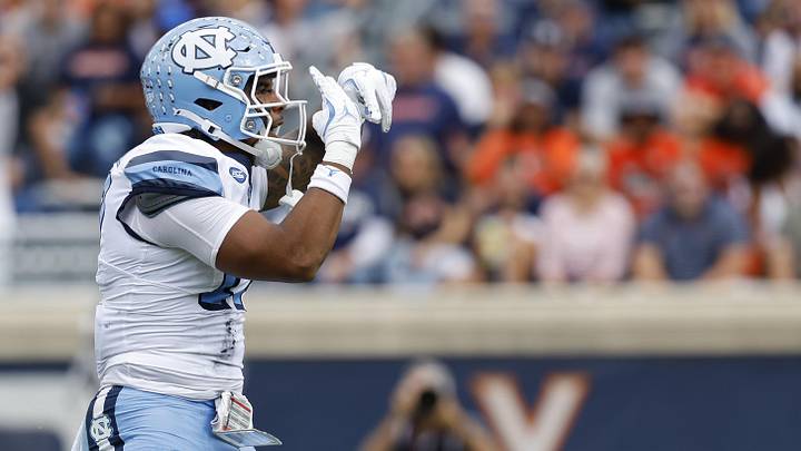  North Carolina Tar Heels linebacker Amare Campbell (17)