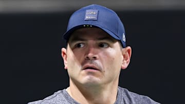 Mike Macdonald of the Seattle Seahawks pregame