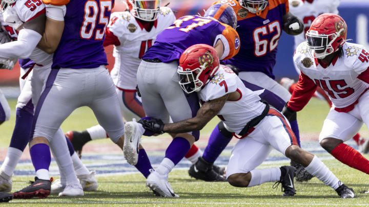 May 7, 2022; Birmingham, AL, USA; New Jersey Generals defensive back Dravon Askew-Henry (7) stops Pittsburgh Maulers running back Garrett Groshek (37) during the second half at Protective Stadium. Mandatory Credit: Vasha Hunt-USA TODAY Sports