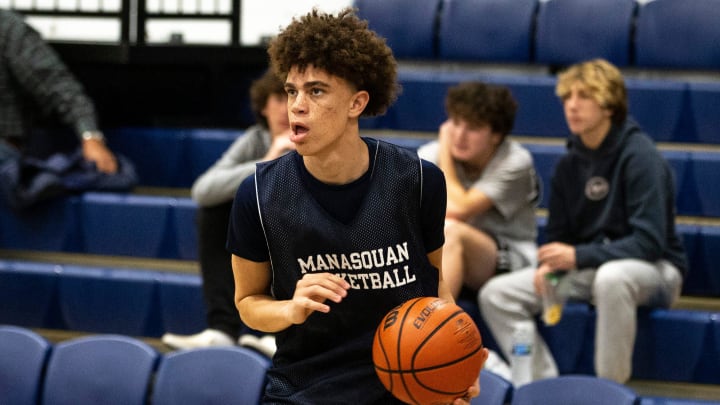 Manasquan basketball prepares for a scrimmage game preseason. Darius Adams.     Manasquan, NJWednesday, December 7, 2022

Manbb120722m