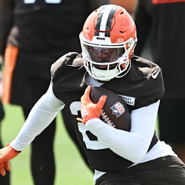 Jun 10, 2025; Berea, OH, USA; Cleveland Browns running back Dylan Sampson (22) runs with the ball during minicamp at CrossCountry Mortgage Campus. Mandatory Credit: Ken Blaze-Imagn Images