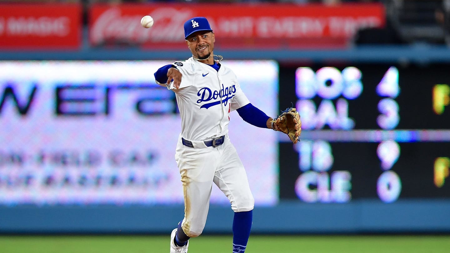 Dave Roberts Calls Out Mookie Betts' Mistake in Dodgers Loss
