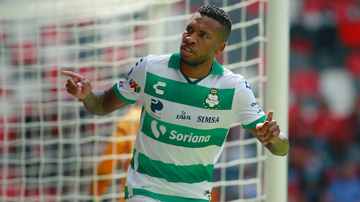 El delantero ecuatoriano Ayrton Preciado vivirá una nueva aventura en el fútbol mexicano, ya que ahora vestirá la casaca del Querétaro. El delantero ecuatoriano Ayrton Preciado vivirá una nueva aventura en el fútbol mexicano, ya que ahora vestirá la casaca del Querétaro.