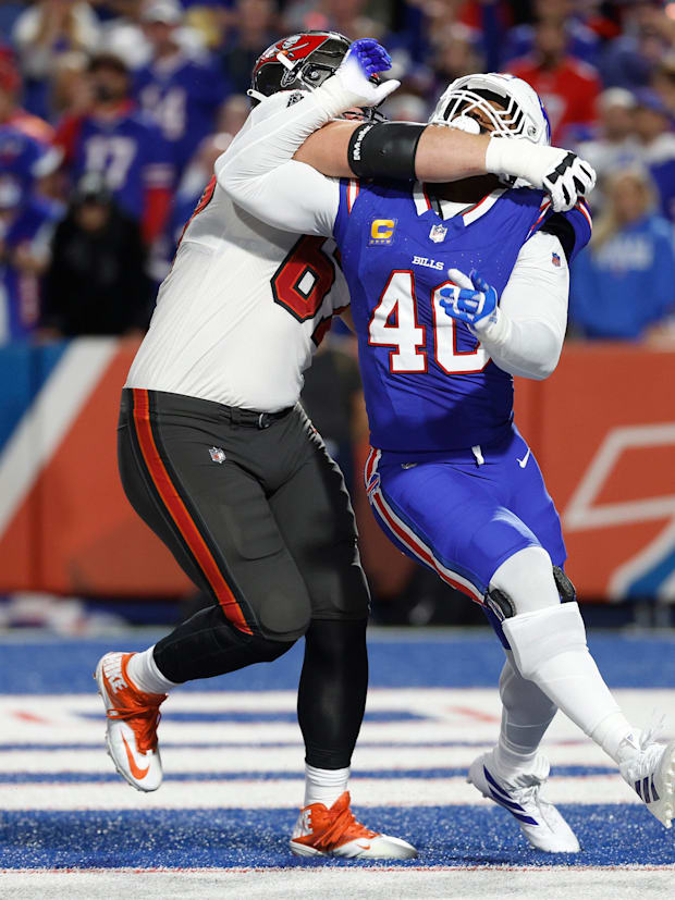 Buffalo Bills linebacker Von Miller (40)