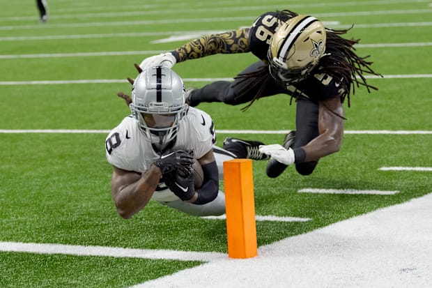 Las Vegas Raiders running back Ameer Abdullah (8) is tackled just short of a touchdown by New Orleans Saints linebacker Demar