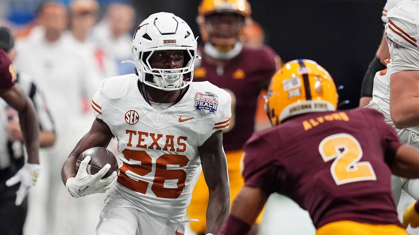 Texas Longhorns OC Kyle Flood Impressed With Tre Wisner's Rise to Starting RB