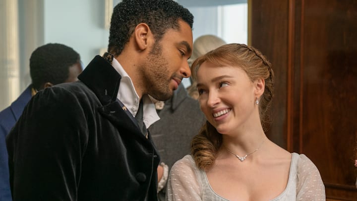 BRIDGERTON (L to R) REGÉ-JEAN PAGE as SIMON BASSET and PHOEBE DYNEVOR as DAPHNE BRIDGERTON in episode 102 of BRIDGERTON