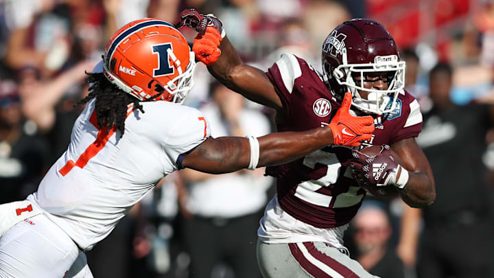 Jan 2, 2023; Tampa, FL, USA; Illinois Fighting Illini defensive back Kendall Smith (7)chases Mississippi State Bulldogs running back Simeon Price (22) during the 2023 ReliaQuest Bowl at Raymond James Stadium. Jan 2, 2023; Tampa, FL, USA; Illinois Fighting Illini defensive back Kendall Smith (7)chases Mississippi State Bulldogs running back Simeon Price (22) during the 2023 ReliaQuest Bowl at Raymond James Stadium.
